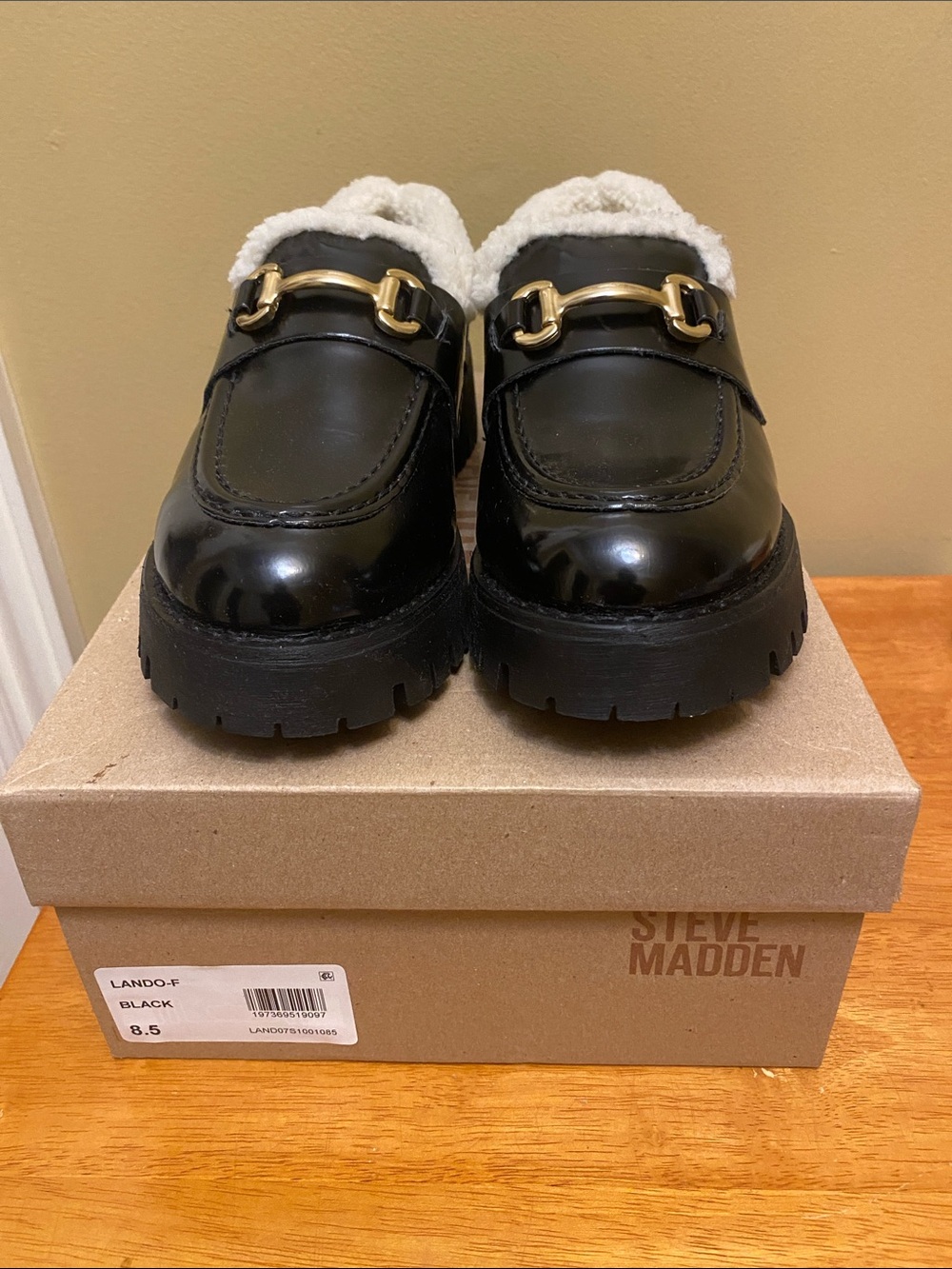 NIB Steve Madden Lando Sherpa Loafers 8